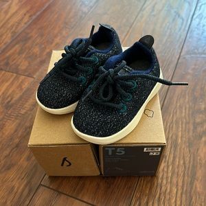 NWOT Smallbirds Blue Depth (White) T5